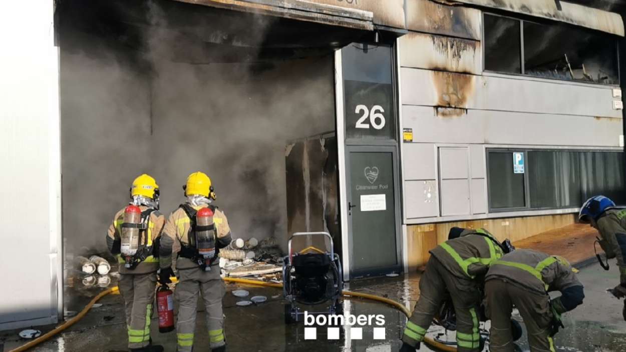 Incendio en una nave de Vilanova i la Geltrú (Barcelona). 