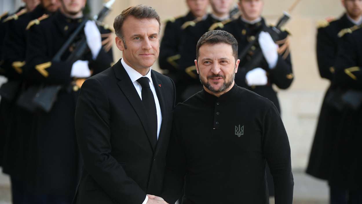 Zelenski junto a Macron en una imagen de archivo. E.P 