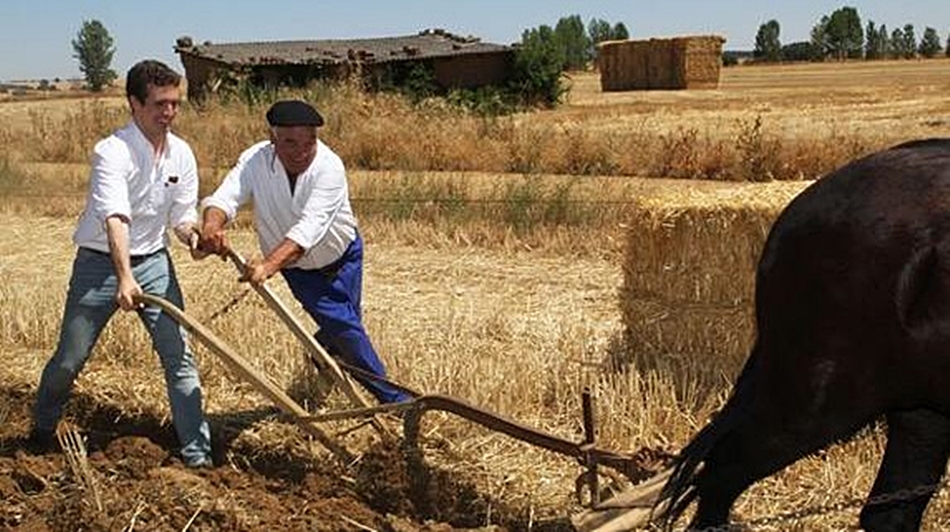 Casado mostrando sus dotes durante la jornada en el campo.