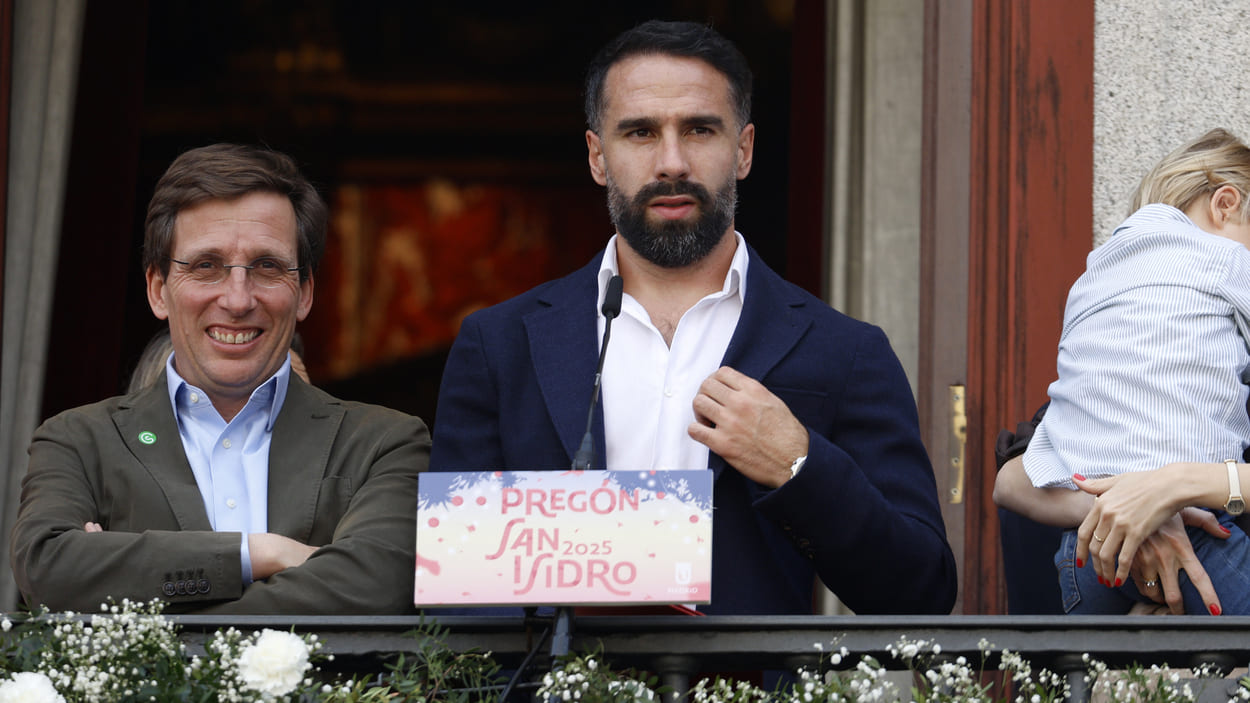 José Luis Martínez Almeida, alcalde de Madrid, junto a Dani Carvajal, pregonero de San Isidro 2025. EP.