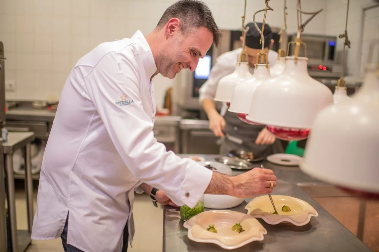 Fran Martínez, chef de Maralba, que combina sabores de la tradición manchega con la frescura de los mejores productos de la lonja levantina (Foto: Guía Repsol)