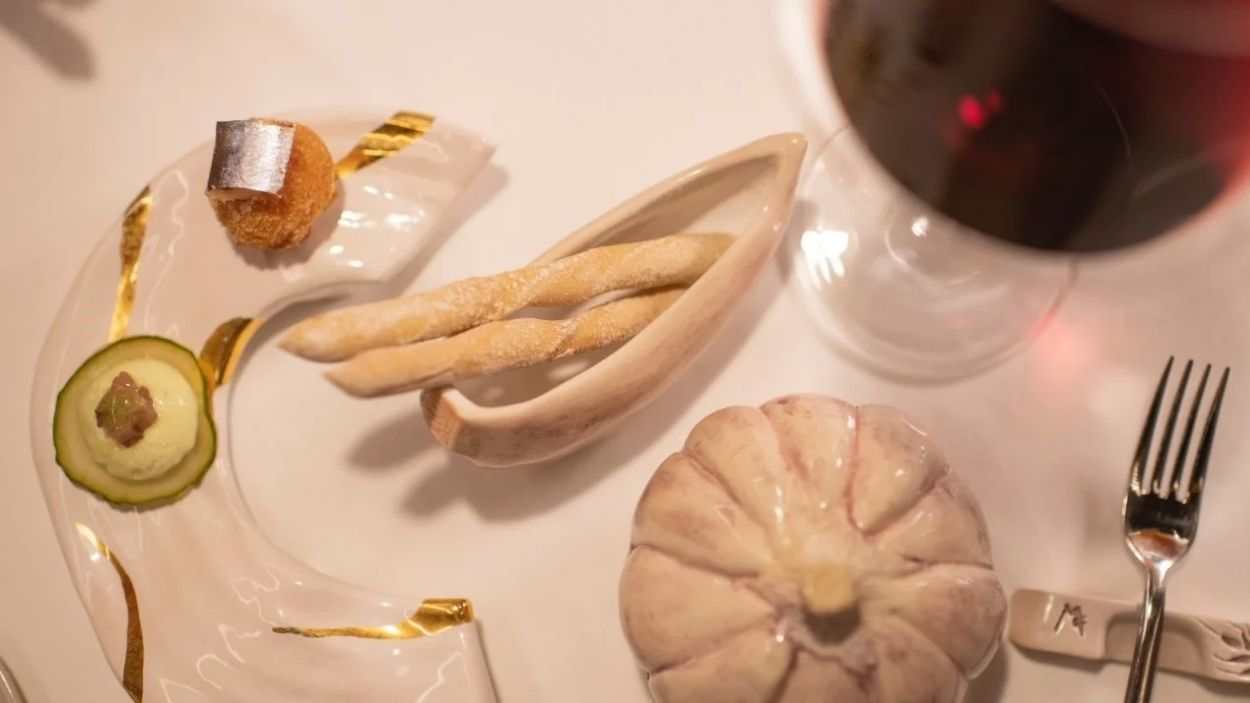 Ajopringue manchego con bastones de pan feo, del restaurante Maralba, en Almansa (Albacete), galardonado con 2 Estrellas Michelin, 3 Soles Repsol (Foto Guía Repsol)