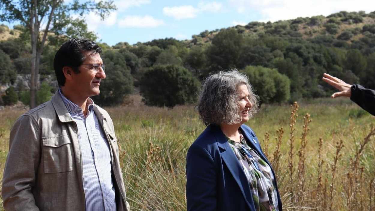 El vicepresidente segundo del Gobierno de Castilla La Mancha, José Manuel Caballero, y la consejera de Desarrollo Sostenible, Mercedes Gómez