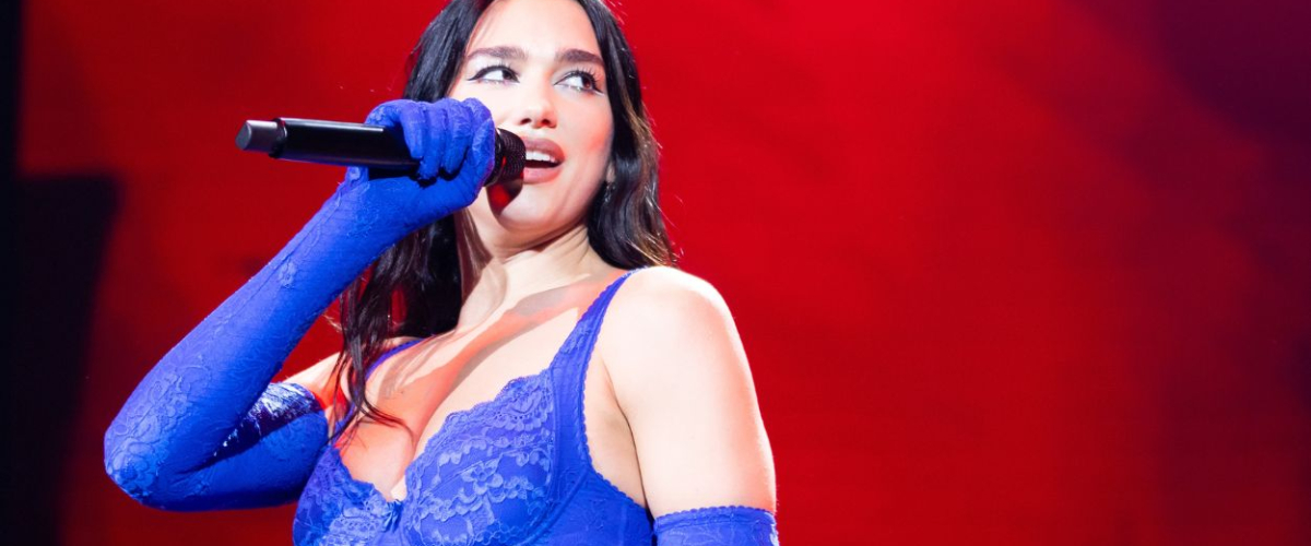 Dua Lipa arrasa en Ibiza con un cumpleaños flamenco que desata bromas sobre su “nacionalidad española”