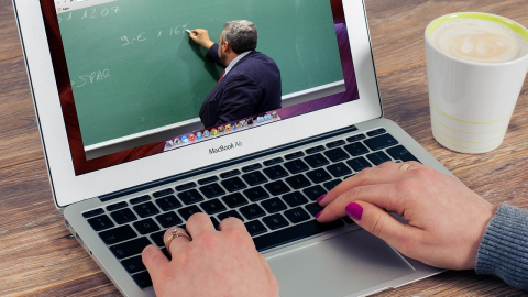 El auge de la educación online en España: cómo elegir la mejor universidad a distancia