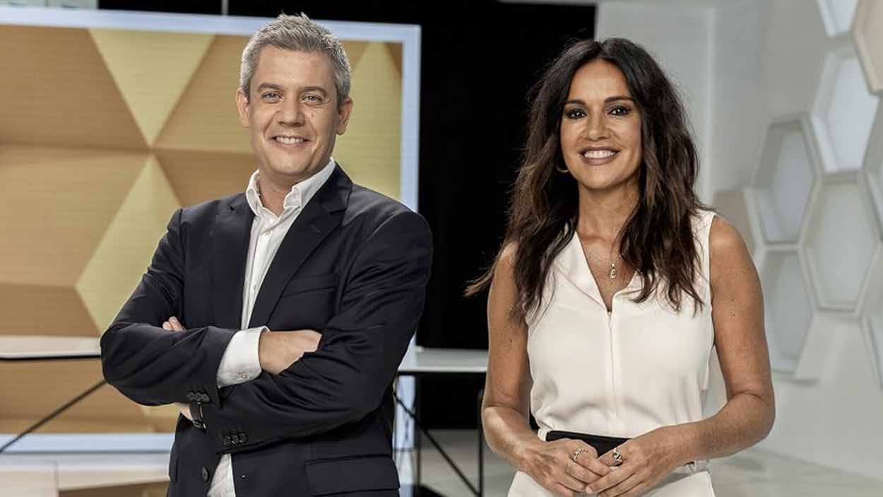 Rodrigo Blázquez y Cristina Saavedra, presentadores de 'laSexta Noticias 20h'. Atresmedia Televisión