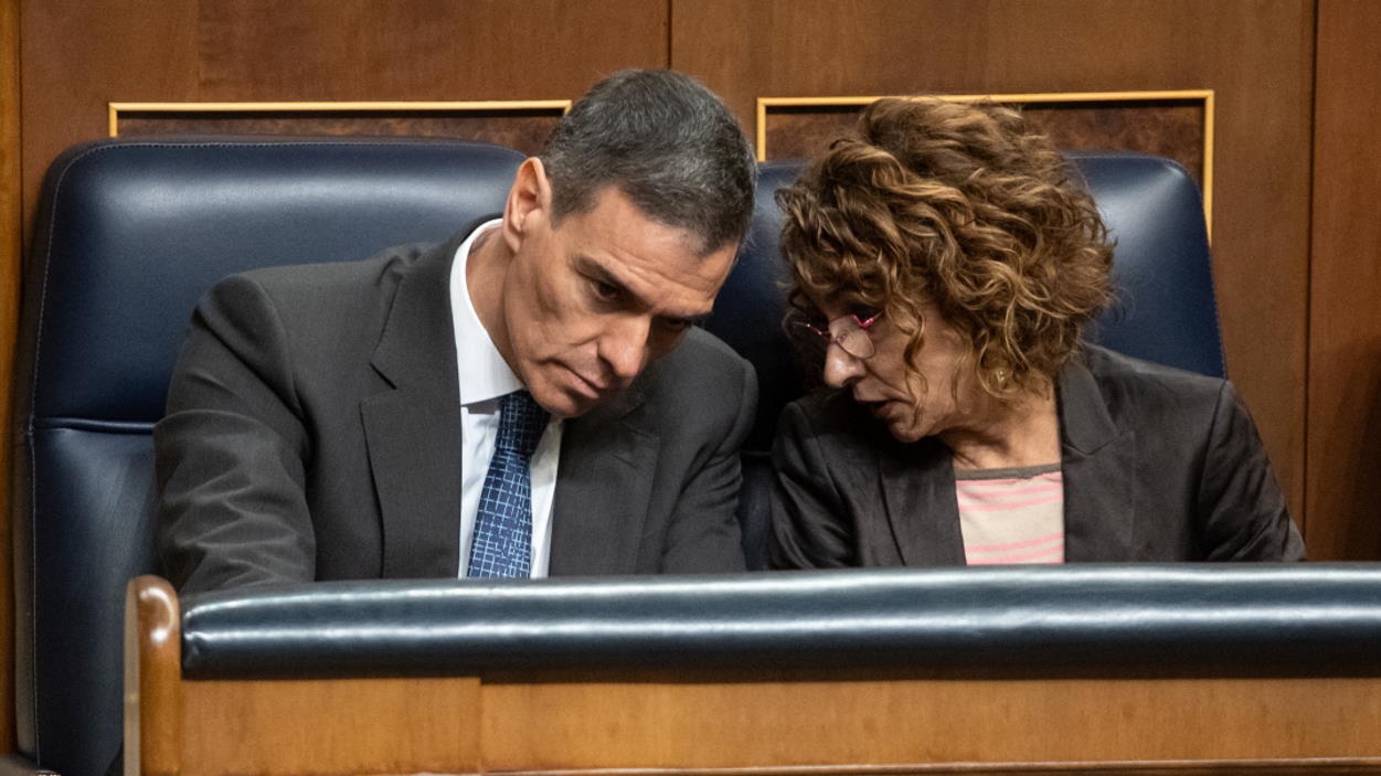 La vicepresidenta y ministra de Hacienda, María Jesús Montero, se enfrenta a cuatro diputados del PP en la Sesión de Control al Gobierno. EP.