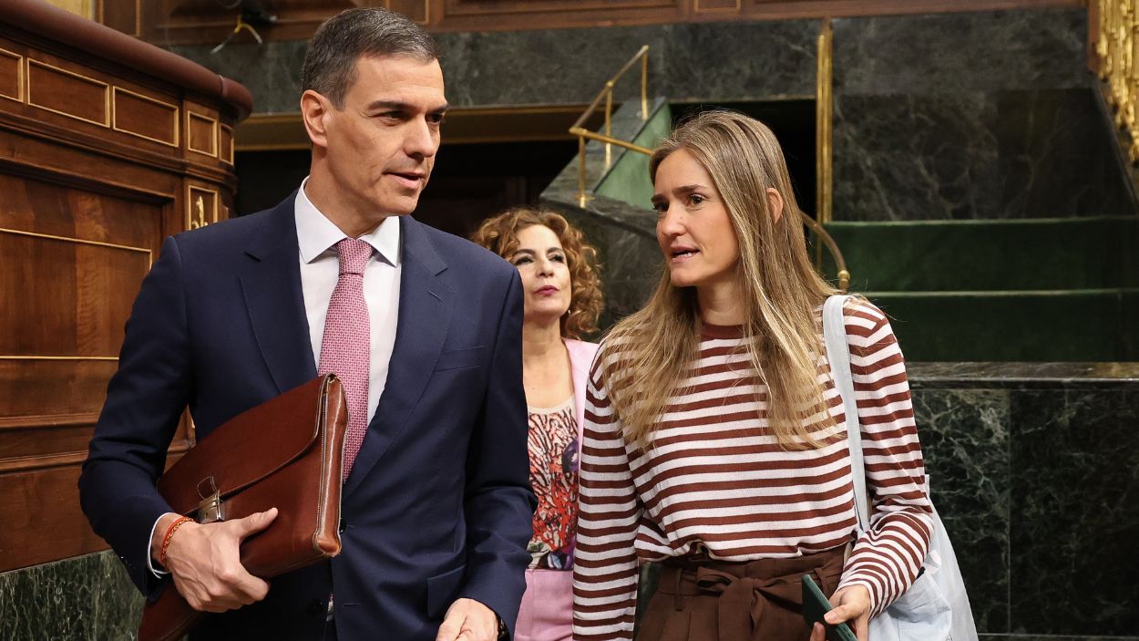 El presidente del Gobierno, Pedro Sánchez, junto a la vicepresidenta tercera, Sara Aagesen. EP. 
