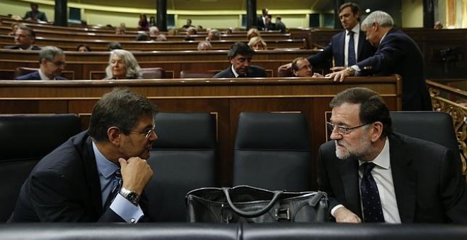 Rafael Catalá junto a Mariano Rajoy en el Congreso de los Diputados. 