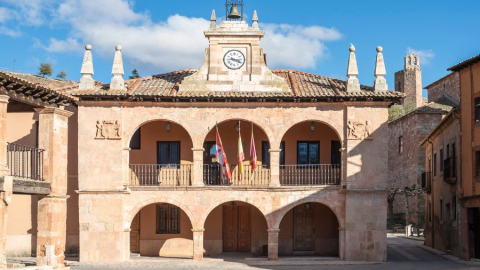 Palacio de los marqueses de Villena, donde se ubica el Ayuntamiento(Foto: Turismo del Ayuntamiento de Ayllón)