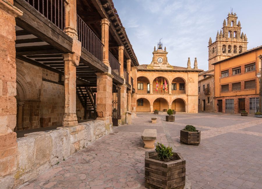 Vista general de la Plaza Mayor (Foto: Turismo del Ayuntamiento de Ayllón)