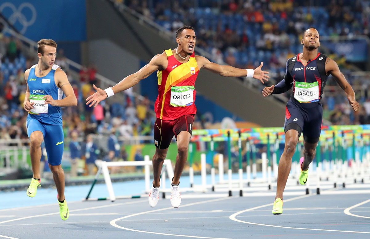 El atleta español Orlando Ortega celebra su segundo puesto en la prueba de 110 m vallas