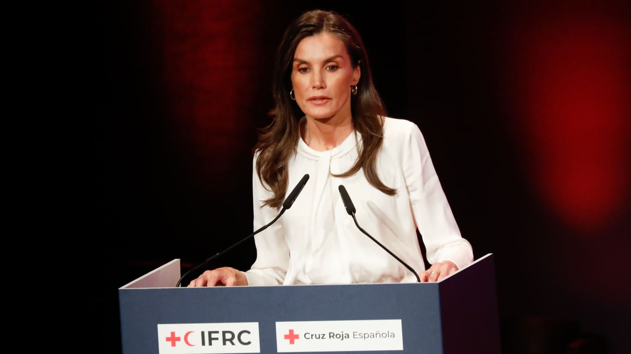 La Reina Letizia, durante el acto principal del 'Día Mundial de la Cruz Roja y de la Media Luna Roja' en el teatro Romea de Murcia, a 14 de mayo de 2025. EP.