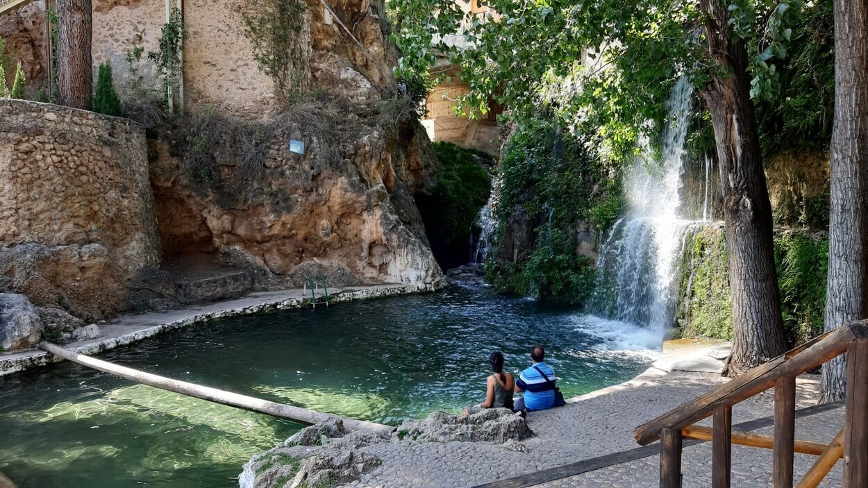 Charco de las Canales, una piscina natural de aguas cristalinas situada en pleno casco antiguo de Letur (Foto: Turismo rural de Letur)