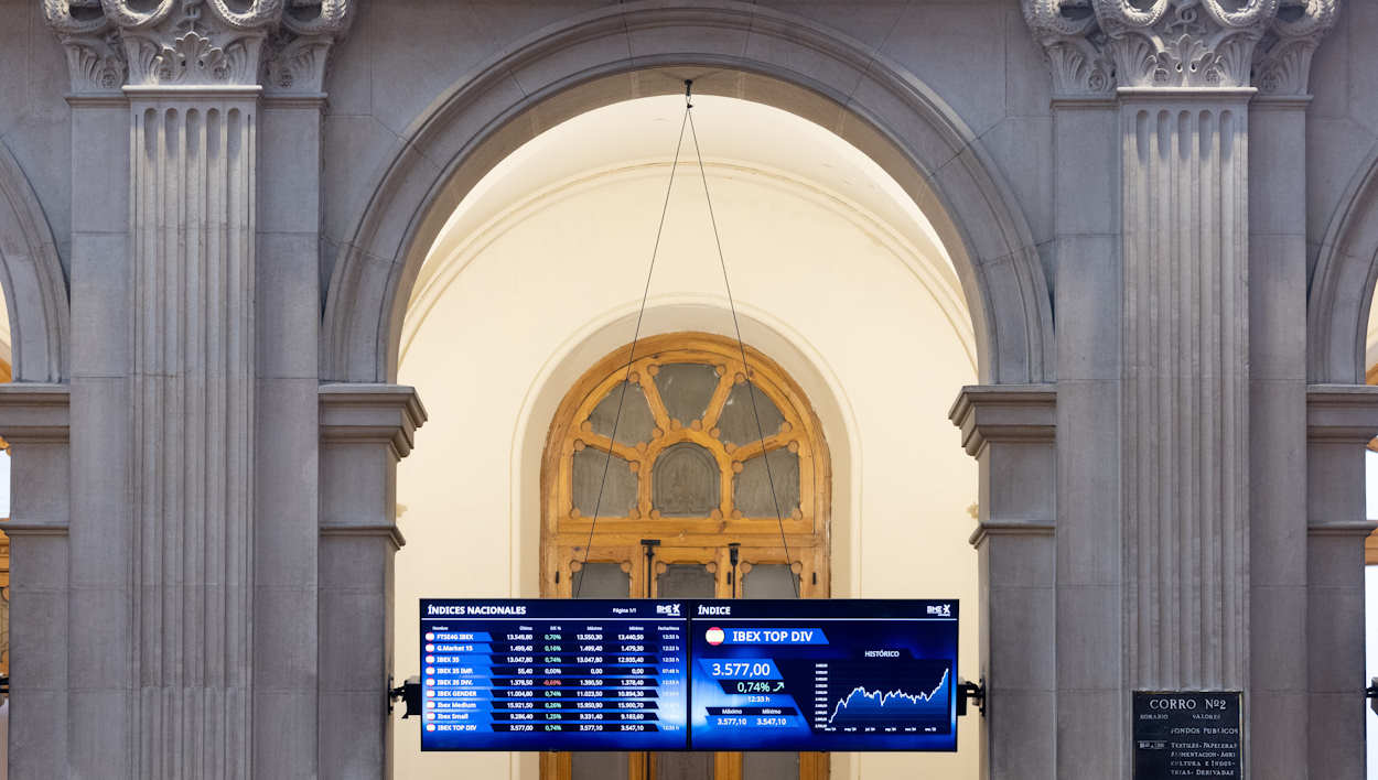 Paneles del Ibex en el Palacio de la Bolsa de Madrid. EP