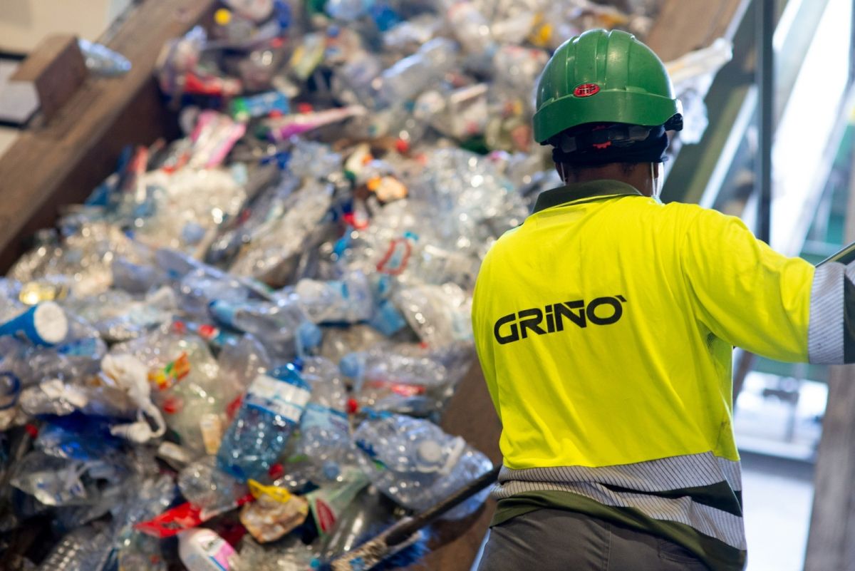 Empleado en una planta de reciclado. Foto de Grupo Griñó