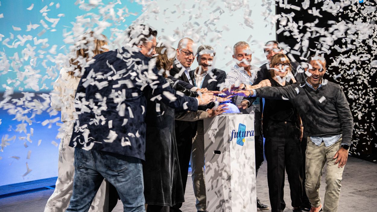 Directivos del BBVA celebran el lanzamiento de su nueva app. EP
