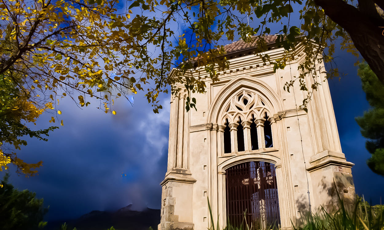 Ermita del Humilladero, una joya del gótico-isabelino que puede visitarse durante la estancia. Foto: Natural-AstroVilluercas
