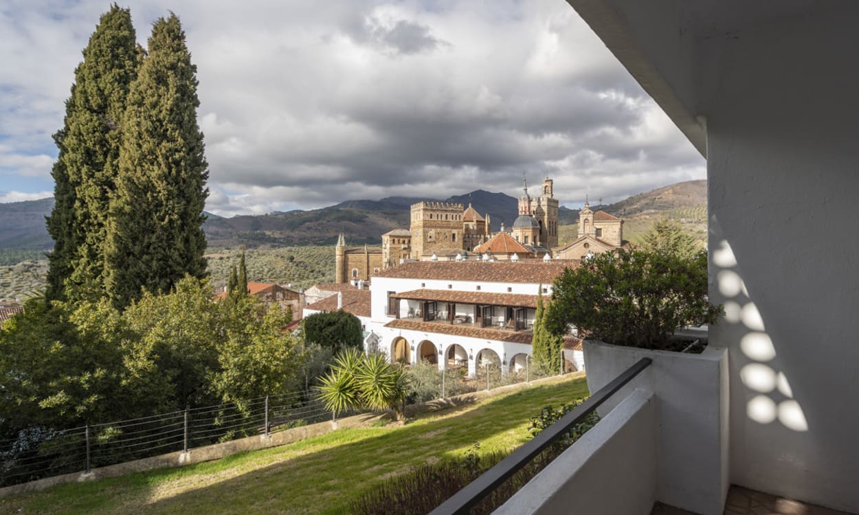 Desde las habitaciones del Parador se puede disfrutar de la visión del Monasterio y parte de la ciudad.