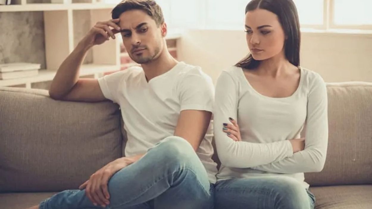 Una pareja discutiendo. Canva