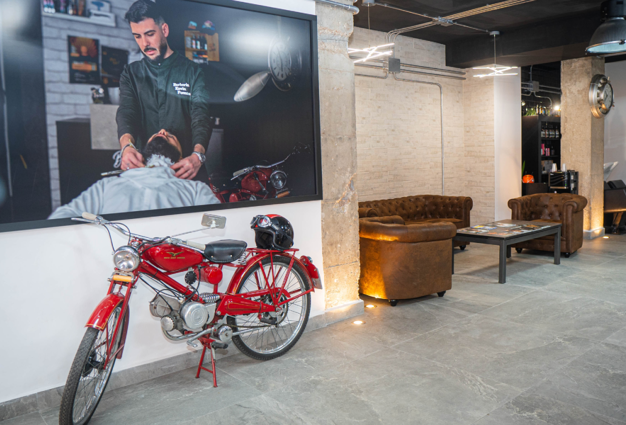Interior de la Barbería Elche Kevin Fuentes