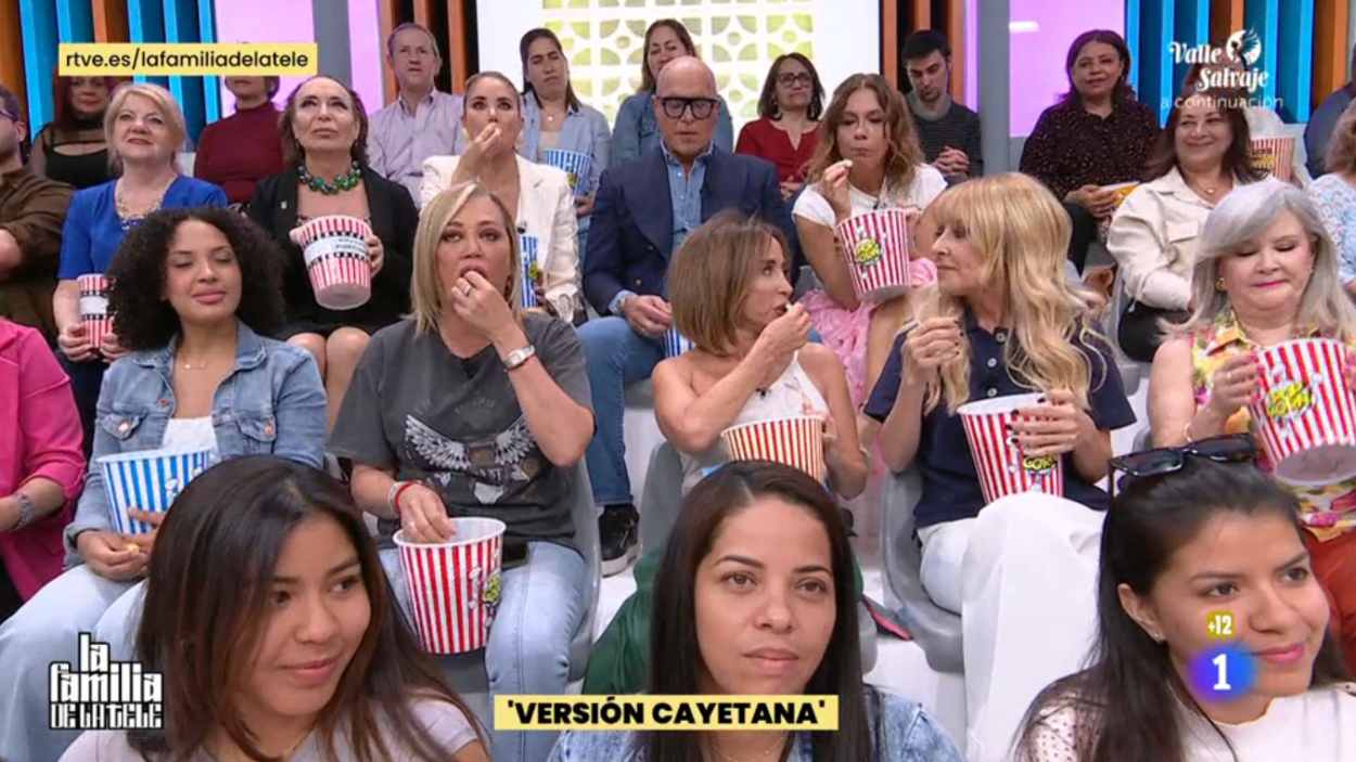 Panorámica a las gradas de público de 'La familia de la tele'. RTVE