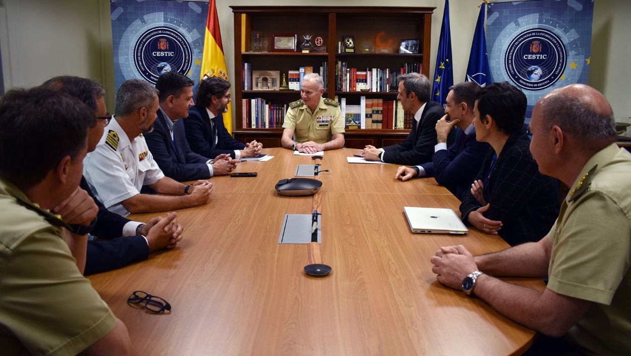 El Ministerio de Defensa e Indra Group firman un protocolo de actuación para impulsar la transformación digital del departamento