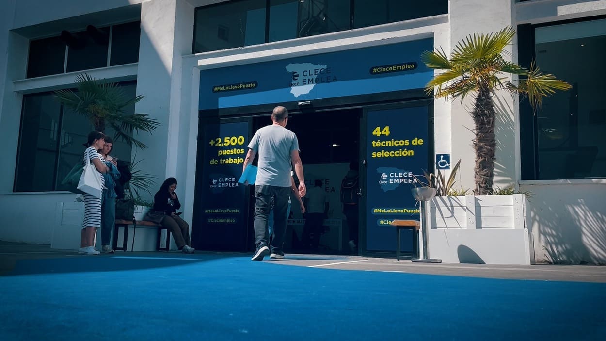 Llegada a la selección presencial de la cuarta edición de 'Clece Emplea' en Espacio Ventas