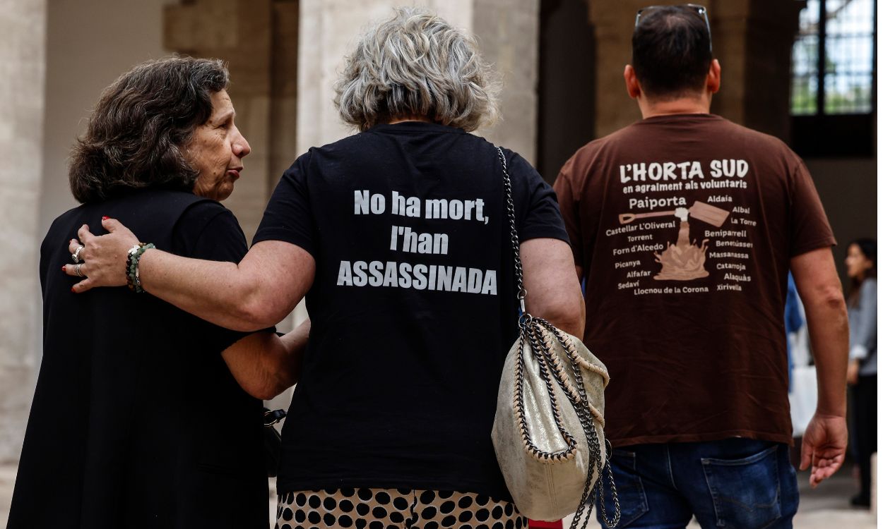 Familiares de las víctimas de la DANA a su salida tras una reunión con el presidente del Gobierno en Valencia. EP.
