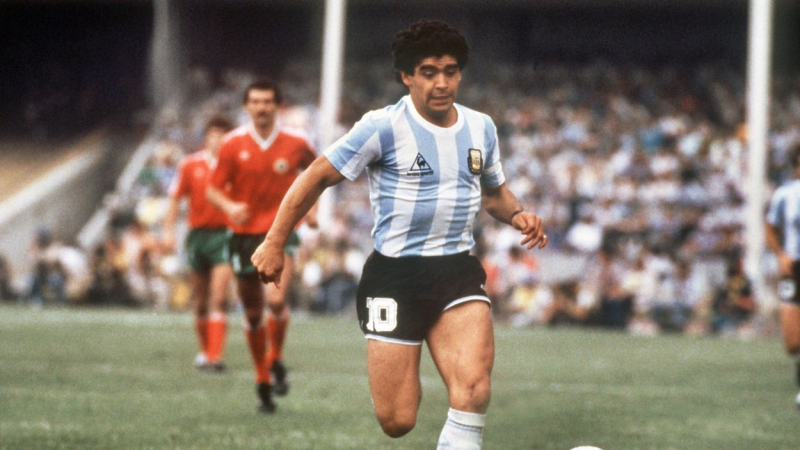 La leyenda argentina, Diego Armando Maradona, durante un partido con su selección. EP.