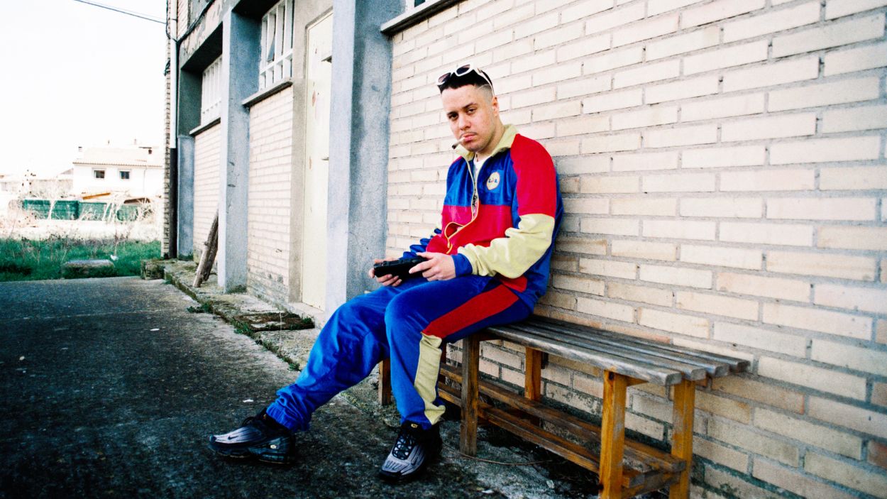 Kiliki en una imagen promocional de su álbum Iltze 1