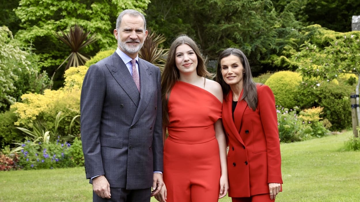Los Reyes Felipe VI y Letizia acompañan a la infanta Sofía en su graduación de Bachillerato Internacional, en el UWC Atlantic College de Gales. EP.