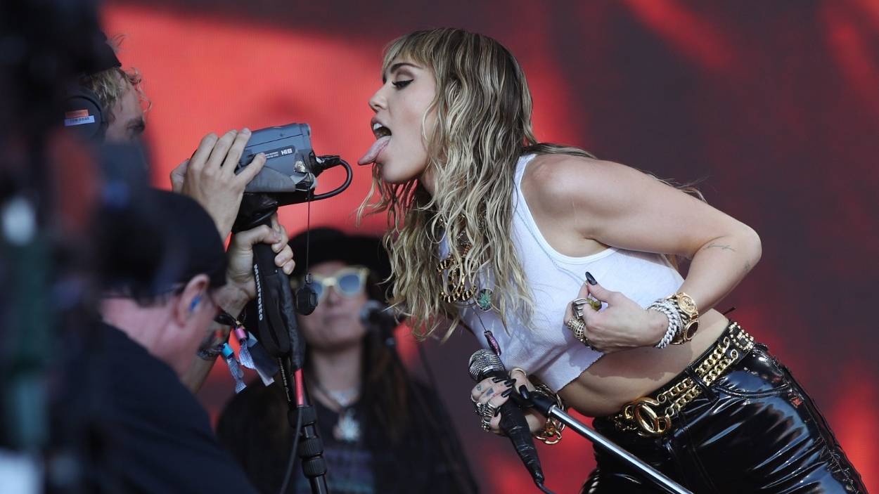  Miley Cyrus en Glastonbury Festival 2019. EP.