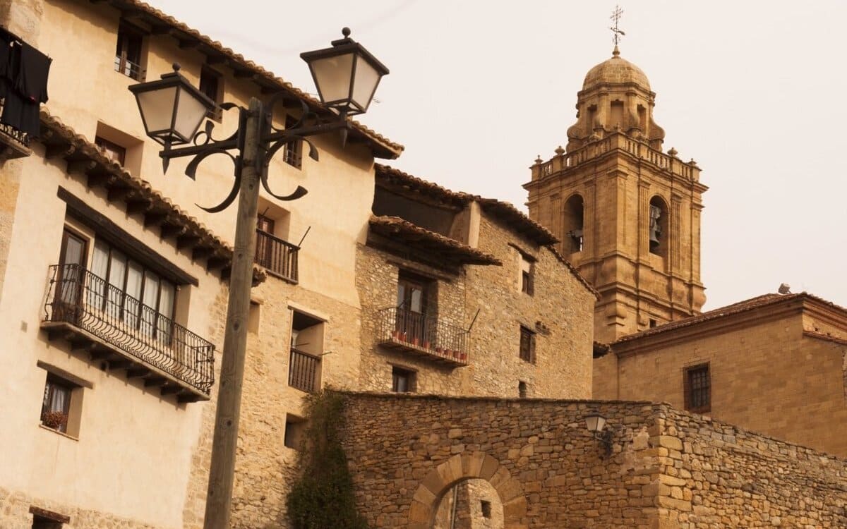 Mirambel (Teruel) celebra el acto de proclamación que le acredita como 'Uno de Los Pueblos más Bonitos de España'. EP