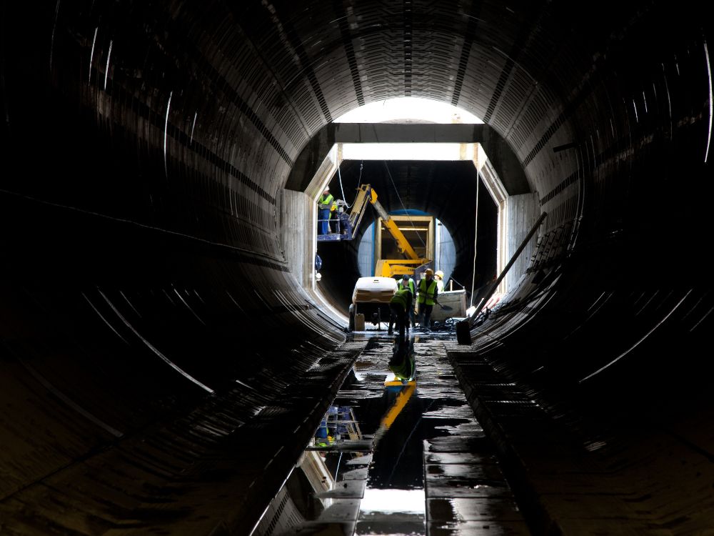 La longitud del túnel es de más de tres kilómetros