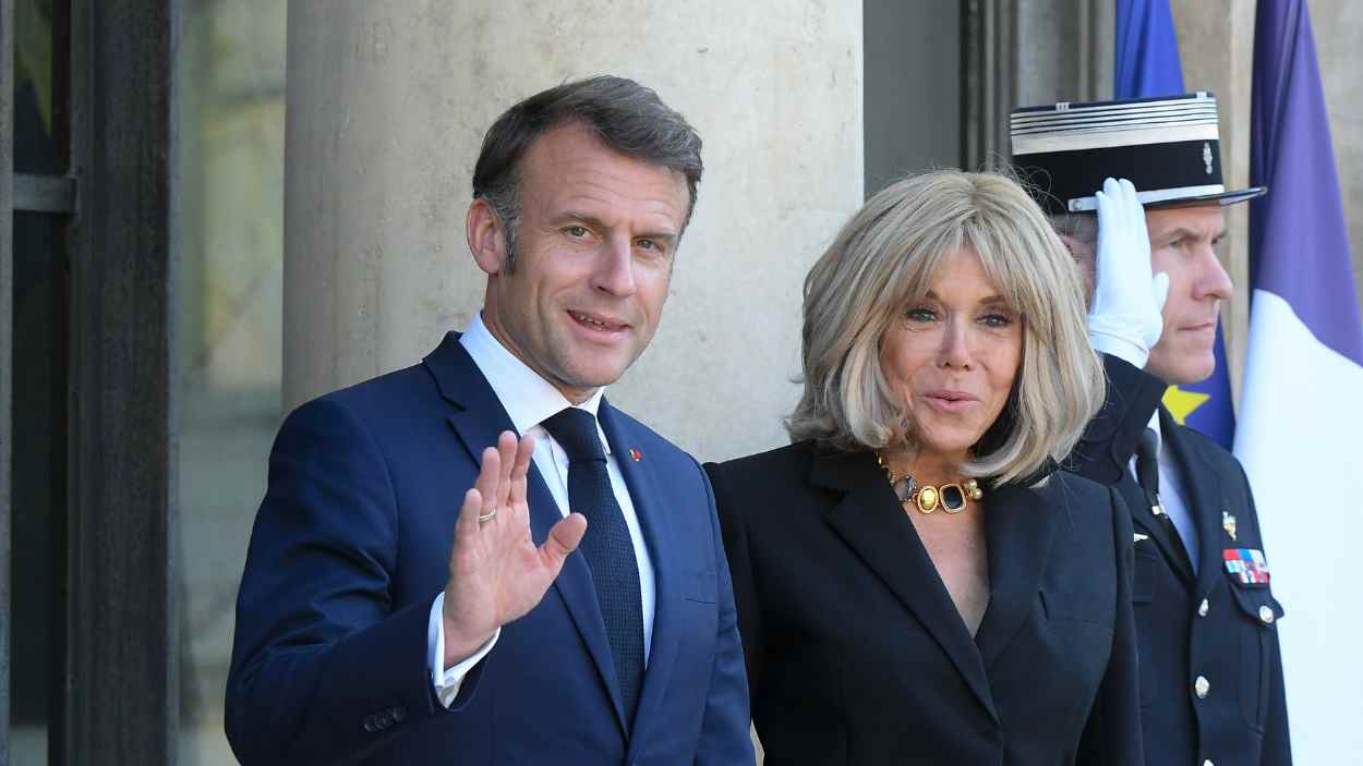 Macron reacciona a la bofetada de su mujer. EP