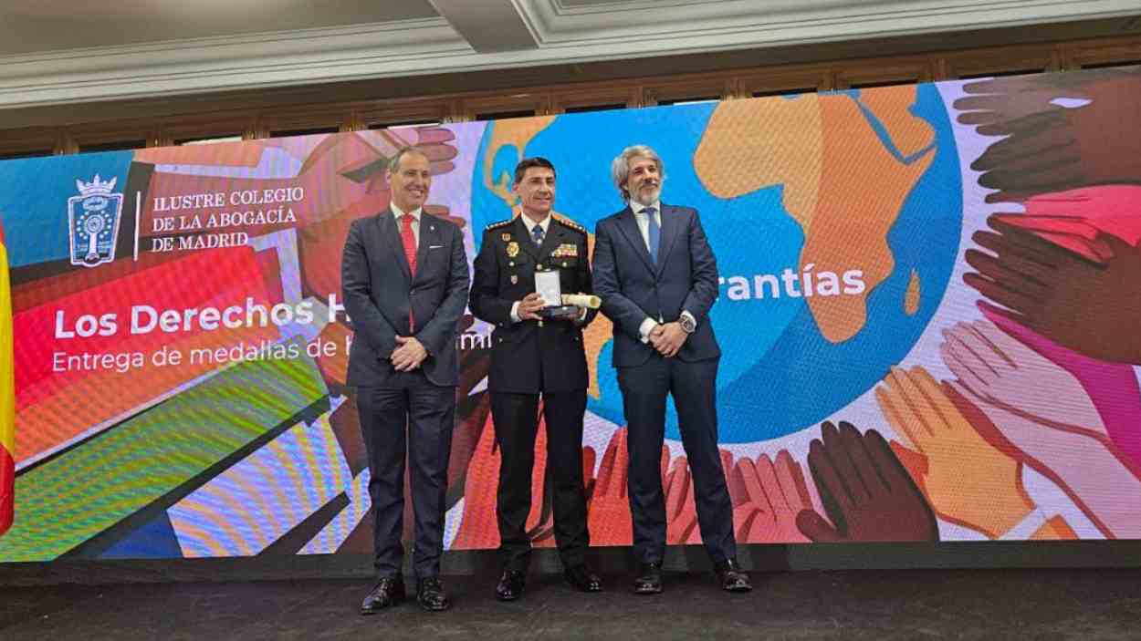 Manuel Soto Seoane, recibe la Medalla de Encomienda de Hermandad de la Abogacía de Madrid