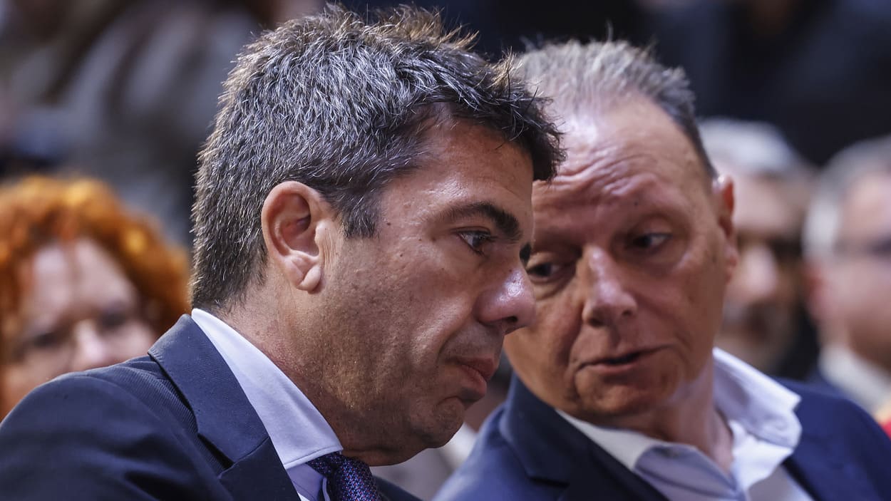 El presidente de la Generalitat, Carlos Mazón, y el presidente de la Confederación Empresarial Valenciana (CEV), Salvador Navarro. EP. 