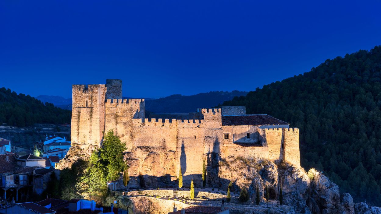 El Castillo de Yeste, enclavado en la Sierra del Segura, es epicentro de la Feria de Tradiciones Populares.