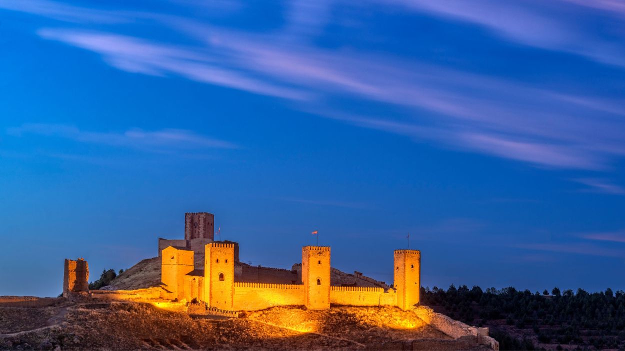 El Castillo de Molina de Aragón es uno de los castillos más grandes de España y acaba de ser convertido en un Parador para todo el público.