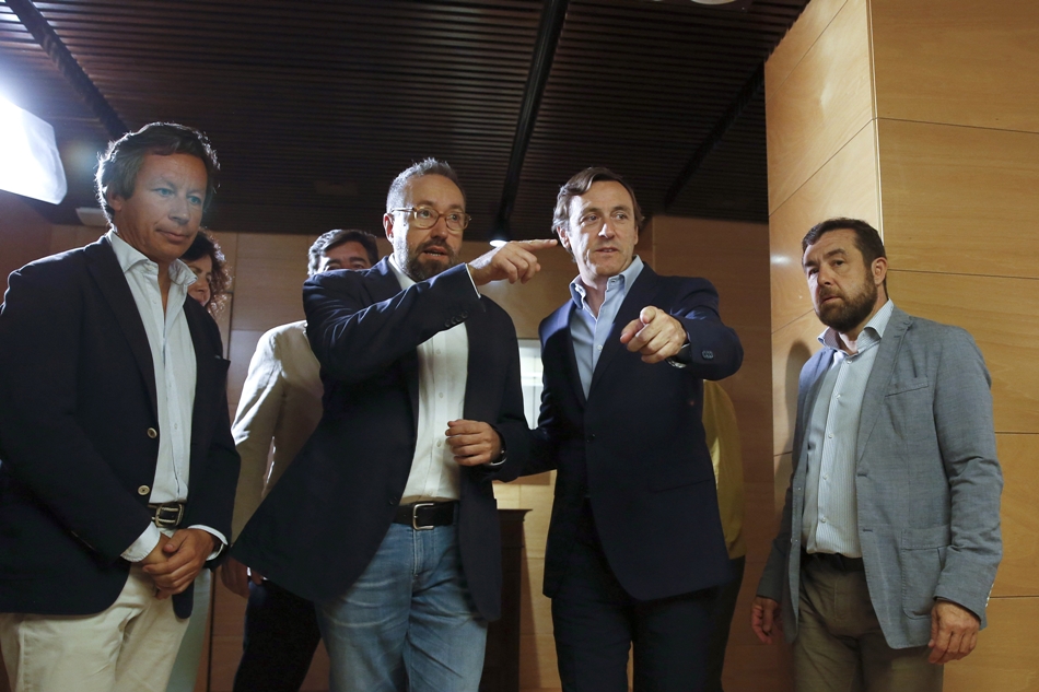 Imagen del encuentro sobre corrupción entre PP y Ciudadanos con Floriano, Hernando, Girauta y Gutiérrez. 