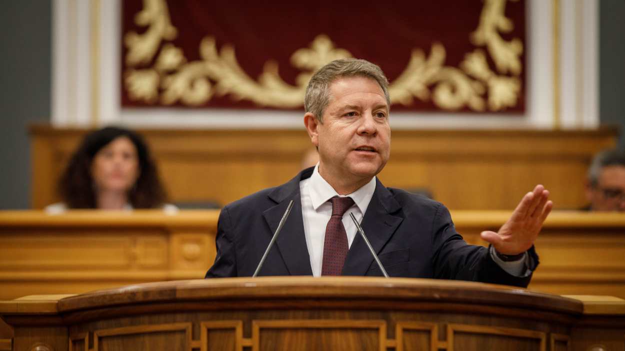 El presidente de Castilla La Mancha, Emiliano García Page, durante el debate en el parlamento autonómico. Cortes C-LM.