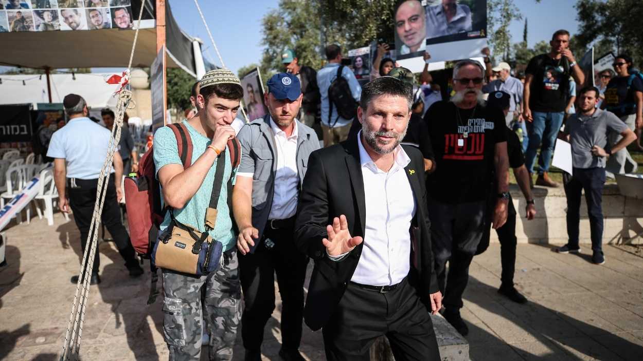 Bezalel Smotrich en un mitin sobre los rehenes israelíes. EP