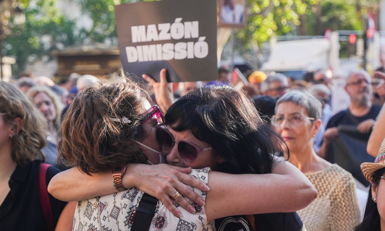 Decenas de personas en la manifestación en Valencia para exigir la dimisión de Carlos Mazón siete meses después de la DANA. EP.