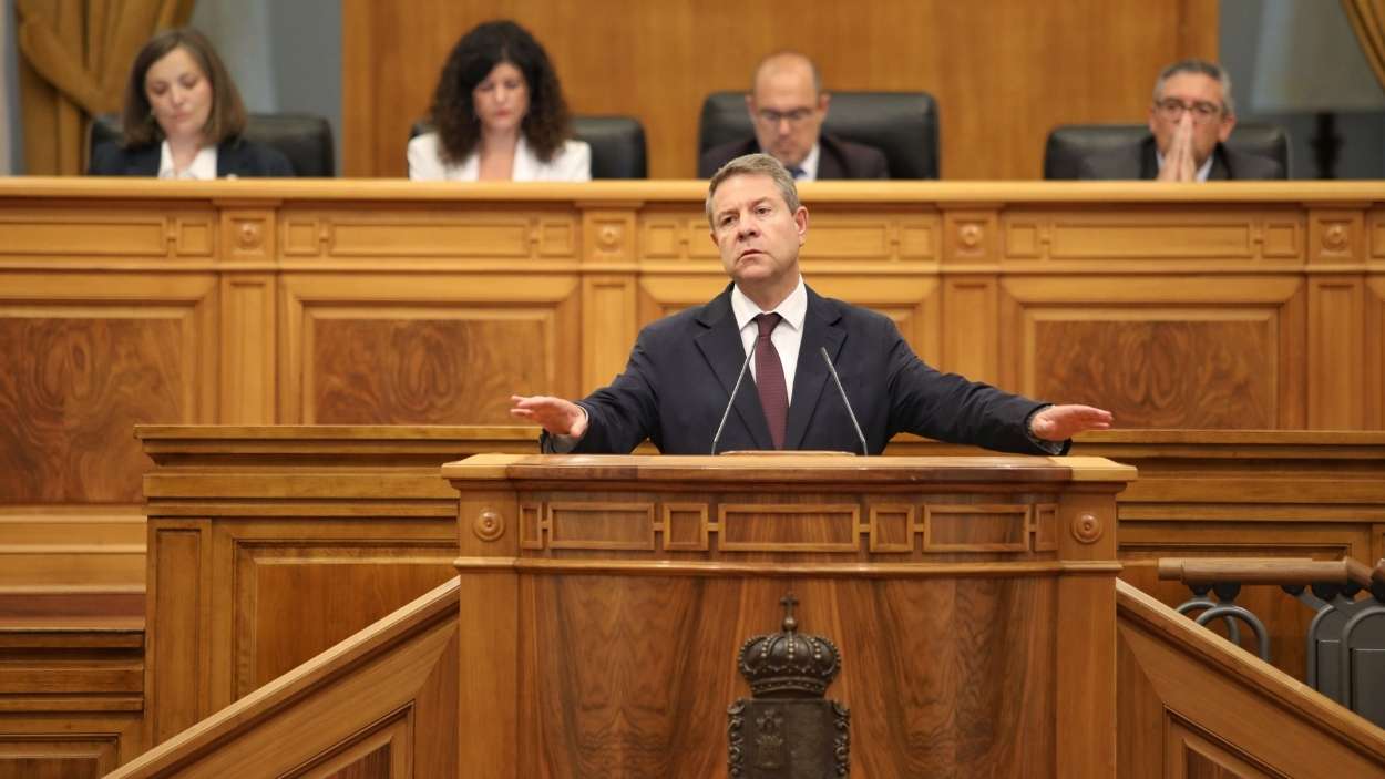 El presidente de Castilla-La Mancha, Emiliano García-Page, en el pleno de las Cortes donde se ha aprobado el Estatuto. EP.