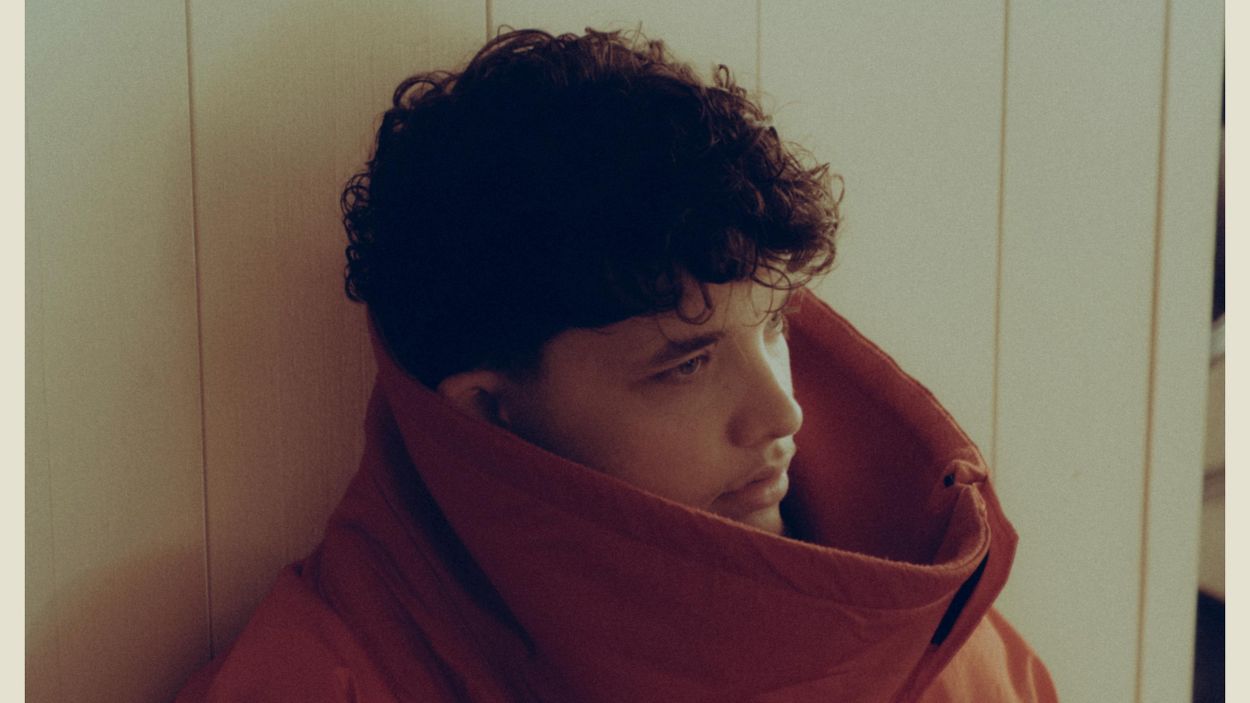 mvrk lanza PÓRTATE BIEN!, su esperado nuevo álbum con 18 canciones inéditas