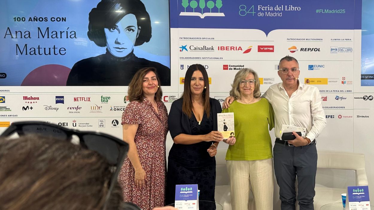 Dolores Redondo, María Paz Ortuño y Manuel Vilas han conversado sobre el universo de Ana María Matute, moderado por la periodista Laura Barrachina
