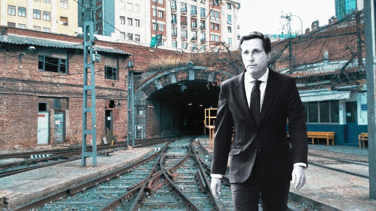 José Luís Martínez-Almeida frente a las cocheras derribadas de Cuatro Caminos. Ilustración Propia.