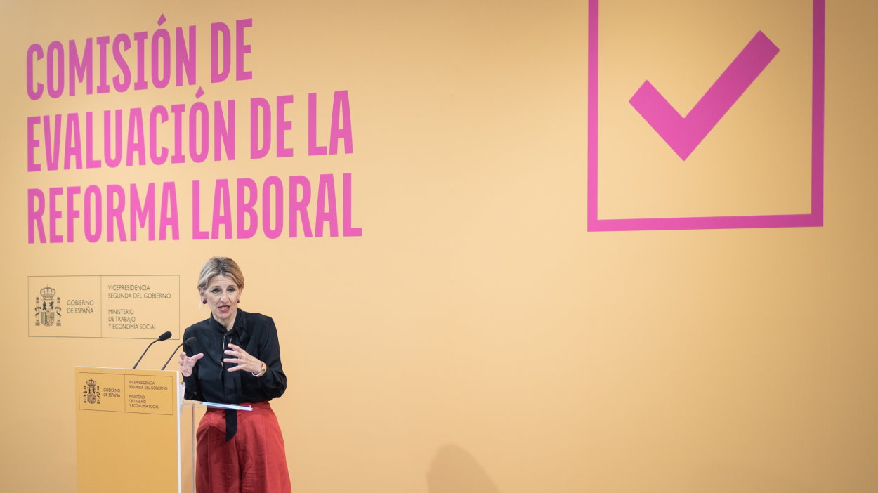 El paro baja de los 2,5 millones por primera vez en 17 años y los afiliados rozan los 21,8 millones. EP.