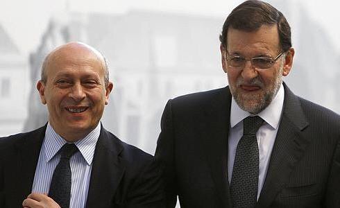 El que fuera ministro de Educación, José Ignacio Wert, junto al presidente del Gobierno, Mariano Rajoy,